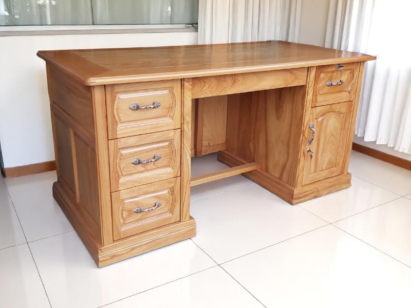 Bước Chọn Bàn Làm Việc Phù Hợp Với Không Gian