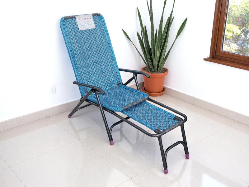 4 cách kết hợp ghế bố với bàn đơn giản hiệu quả 2 Cách kết hợp ghế bố với bàn