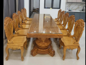 Mẹo phong thủy bàn ăn gỗ hút tài lộc