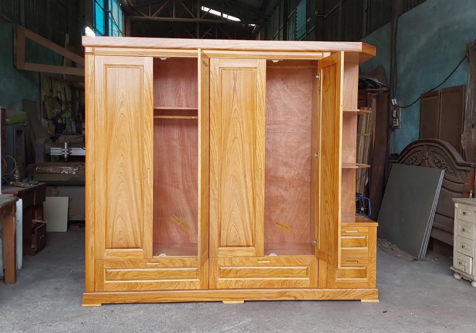 6 bí quyết giữ tủ quần áo luôn sạch - Mẹo hay để bảo quản trang phục bền lâu Móc treo gỗ giữ phom áo sơ mi trong tủ quần áo cao cấp