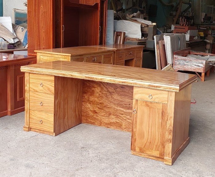 Bộ bàn ghế giám đốc gỗ tự nhiên sang trọng