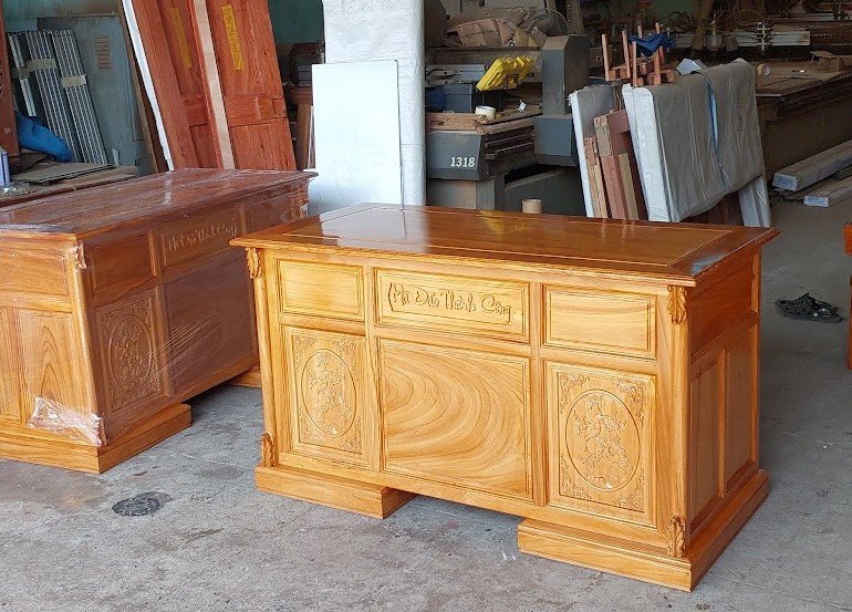 Bàn giám đốc gỗ tự nhiên kết hợp tủ phụ sang trọng
