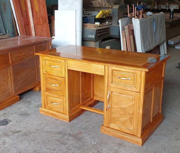 Bàn làm việc nhân viên văn phòng chân sắt mặt gỗ công nghiệp