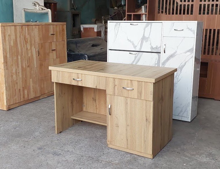 Bàn làm việc nhân viên văn phòng chân sắt mặt gỗ công nghiệp