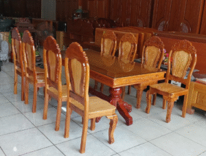 Bàn ăn gỗ tự nhiên giá bao nhiêu