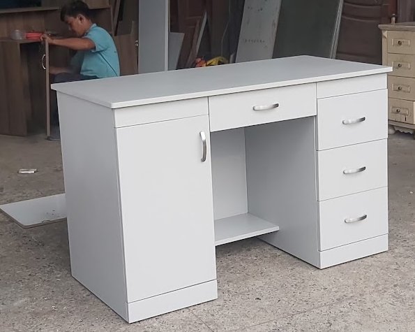 Bàn làm việc gỗ tự nhiên giá bao nhiêu? 19 Bàn làm việc gỗ tự nhiên giá bao nhiêu?