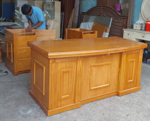 Bàn làm việc gỗ tự nhiên giá bao nhiêu?