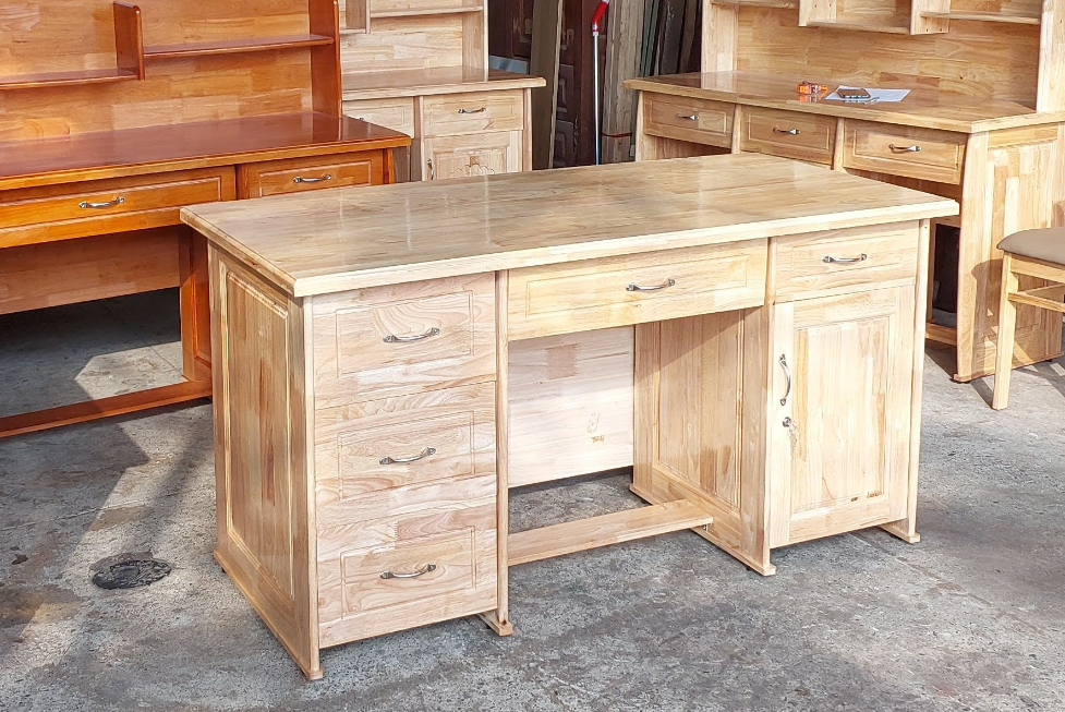 Bàn làm việc ở TPHCM