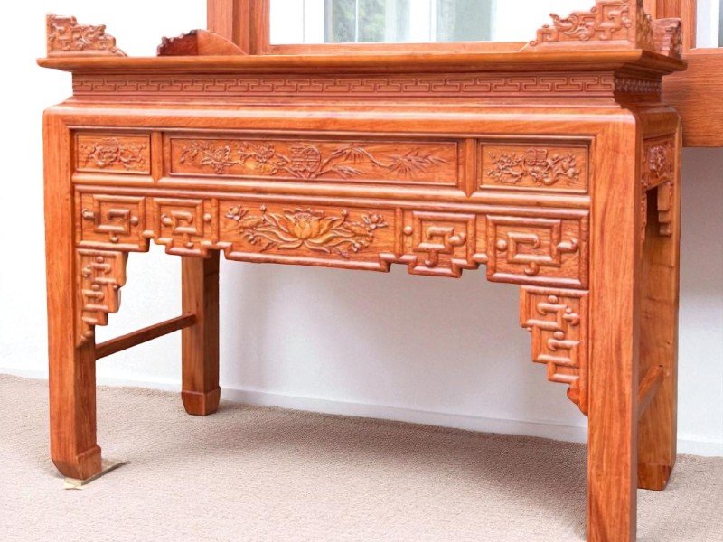 Bố trí bàn thờ gia tiên - Hướng dẫn phong thủy và lựa chọn gỗ cao cấp