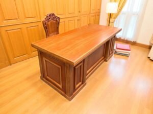 Cửa hàng bán bàn làm việc hiện đại gần đây