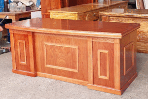 Giá bàn làm việc gỗ công nghiệp bao nhiêu?