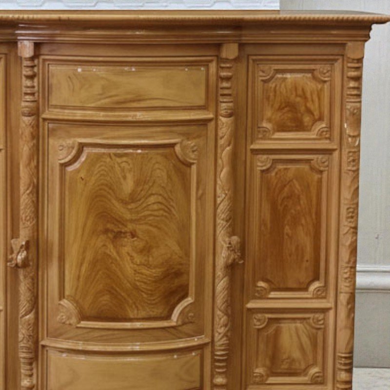 Chi tiết chạm khắc tủ thờ gõ đỏ đẹp