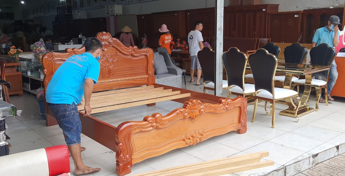 Giường gỗ tự nhiên