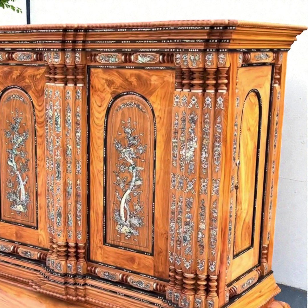 Chi tiết cẩn xà cừ trên tủ thờ gỗ gõ đỏ 19 trụ