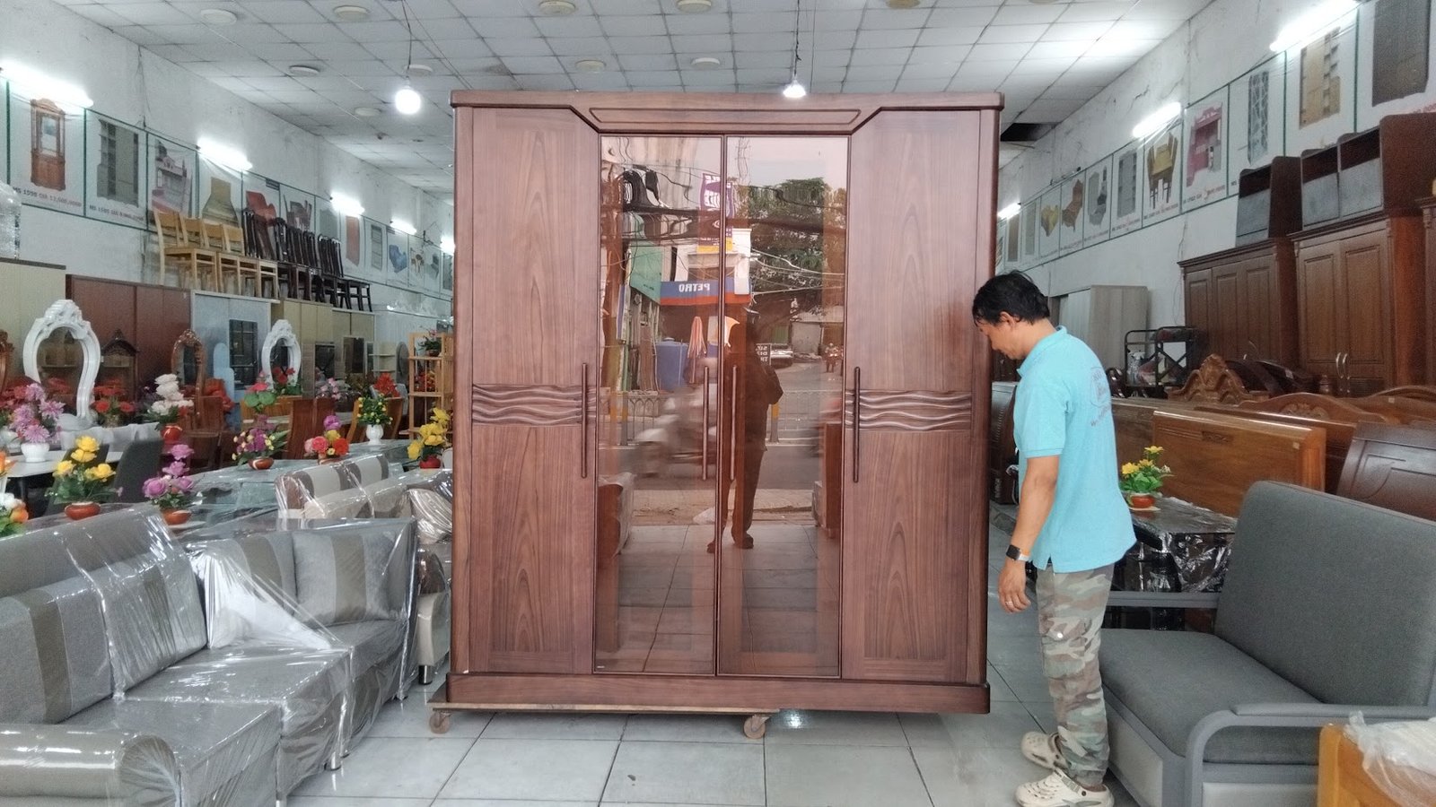 Thiết kế tủ quần áo gỗ 2 cửa kính hiện đại