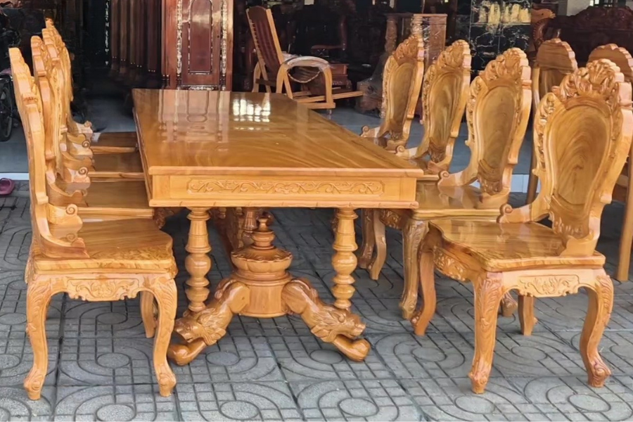 Bàn ăn chân sư tử