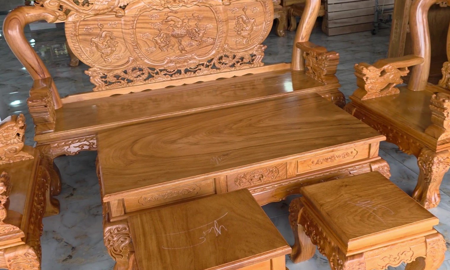 Bàn ghế gỗ gõ đỏ chạm Nghê Phượng tay 12 sang trọng