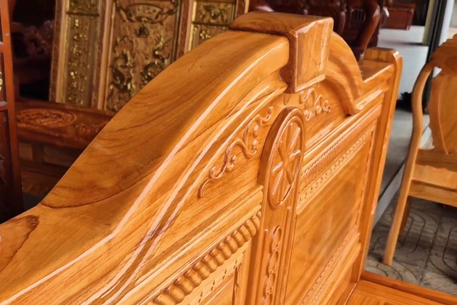 Chi tiết Bề mặt gỗ mịn, vân gỗ đẹp tự nhiên