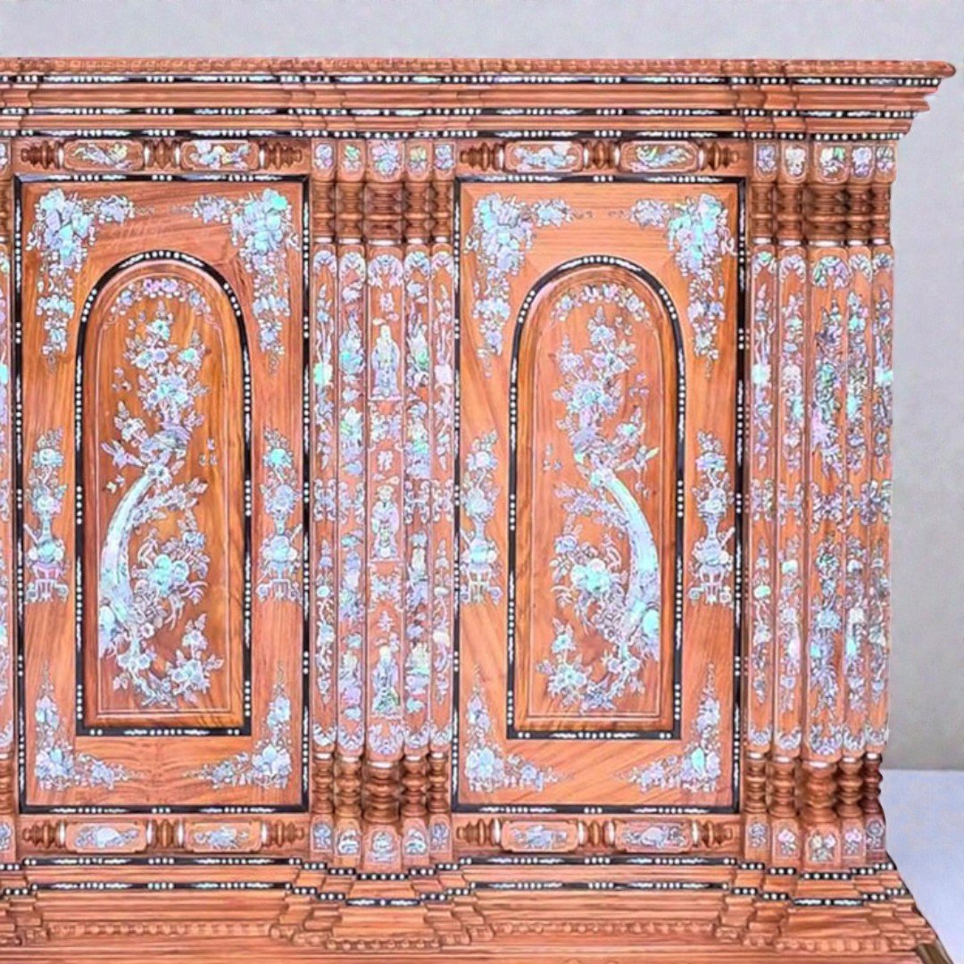 Chi tiết khảm trai tinh xảo trên tủ thờ gỗ gõ đỏ cao cấp