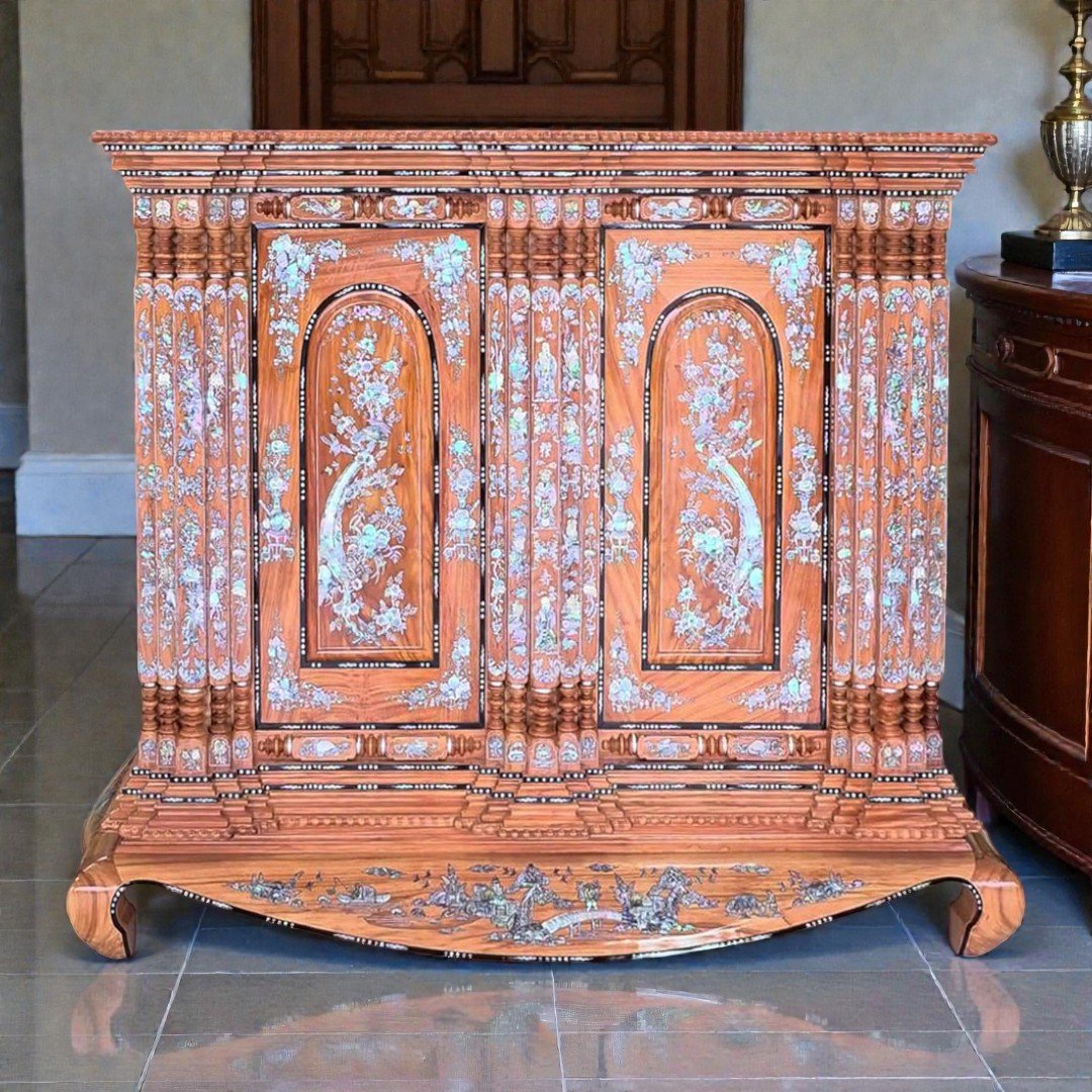 Tủ thờ khảm trai cao cấp trưng bày tại Nội thất Thái Bình