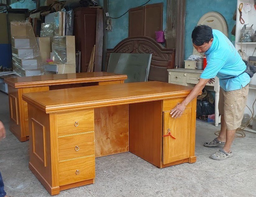 Bàn gỗ làm việc tại nhà đẹp bề mặt rộng tiện lợi sử dụng