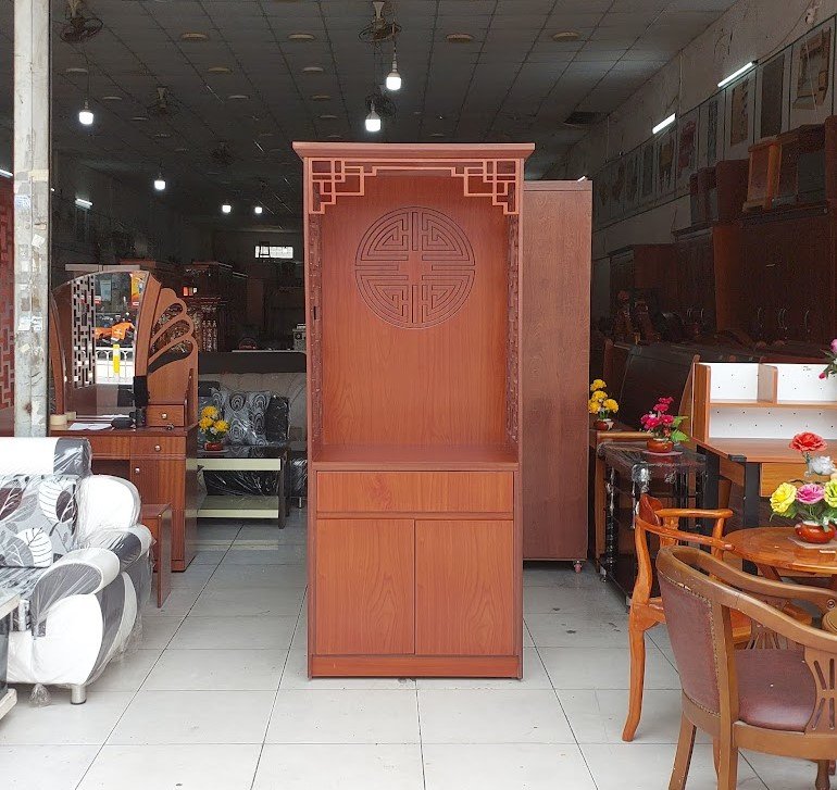 Bàn thờ đứng có vách ngăn gỗ MDF vân xoan đào đẹp cho phòng thờ