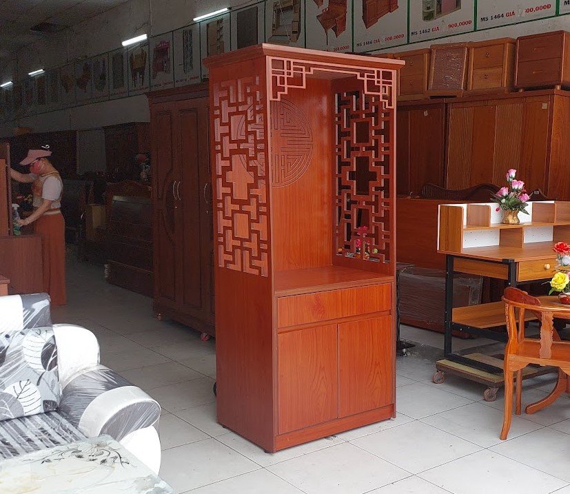 Mẫu bàn thờ đứng có vách ngăn hiện đại màu xoan đào sang trọng