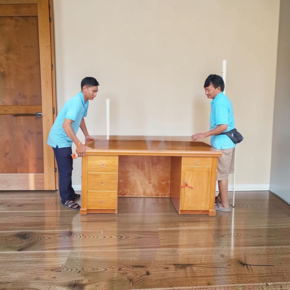 Bàn làm việc giám đốc gỗ óc chó cao cấp tại showroom Nội Thất Thái Bình