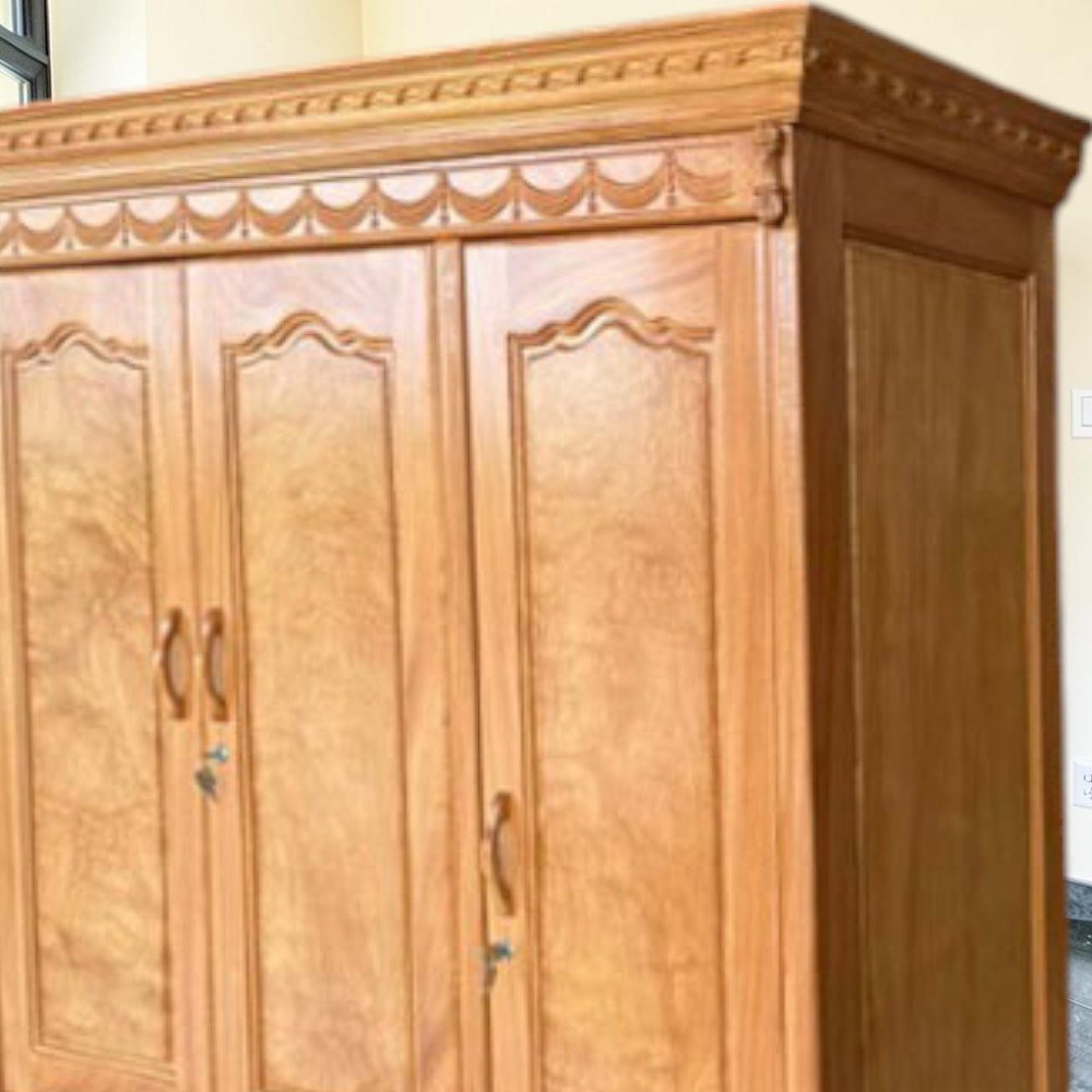 Chi tiết tủ quần áo gỗ gõ đỏ 4 cánh