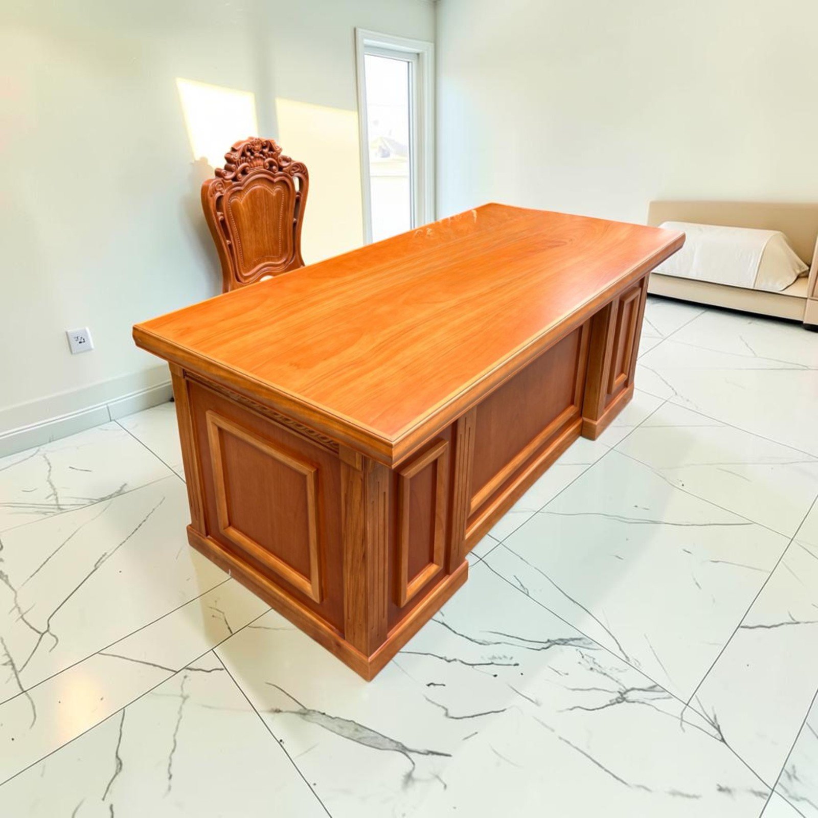 Mẫu bàn làm việc giám đốc gỗ sồi hiện đại