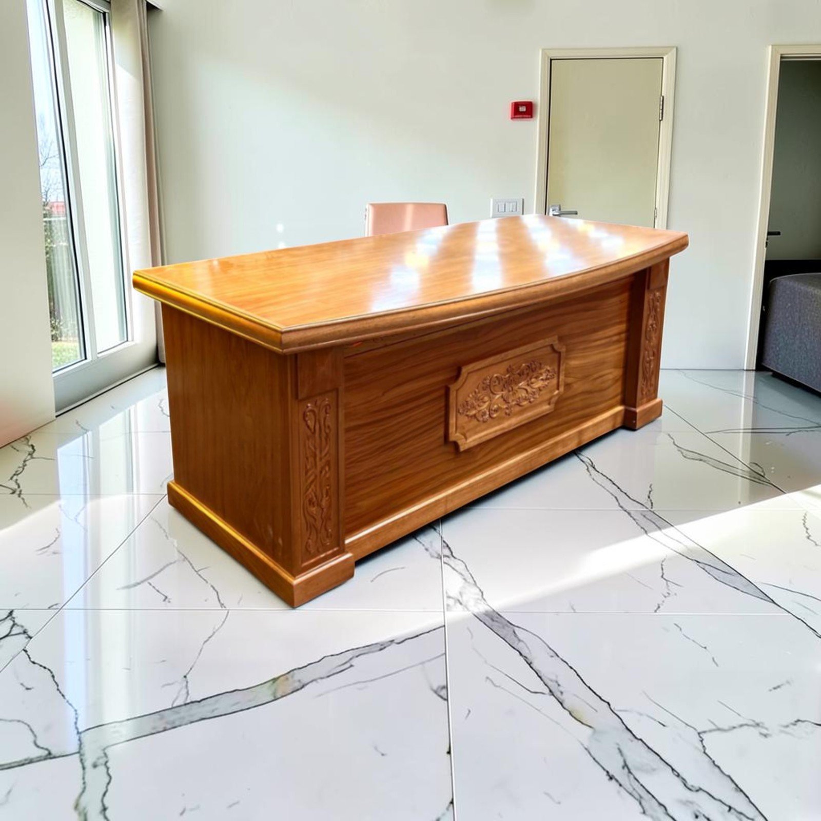 Mẫu bàn làm việc giám đốc gỗ sồi hiện đại