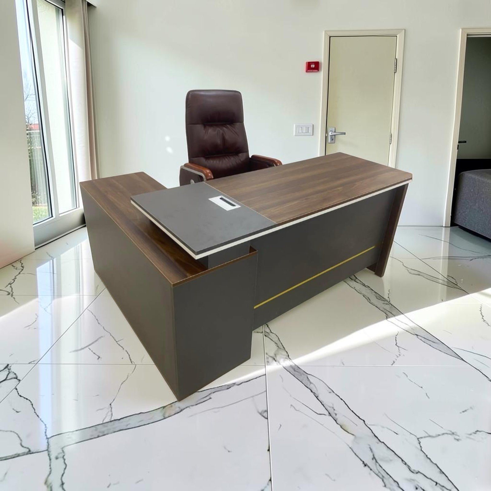 Mẫu bàn làm việc giám đốc gỗ sồi hiện đại