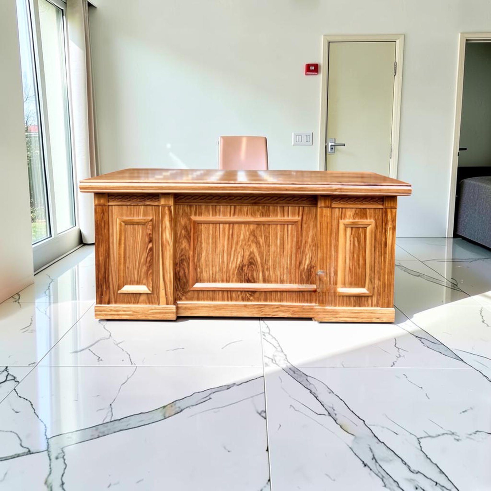 Showroom bàn giám đốc gỗ tự nhiên Nội Thất Thái Bình (1)