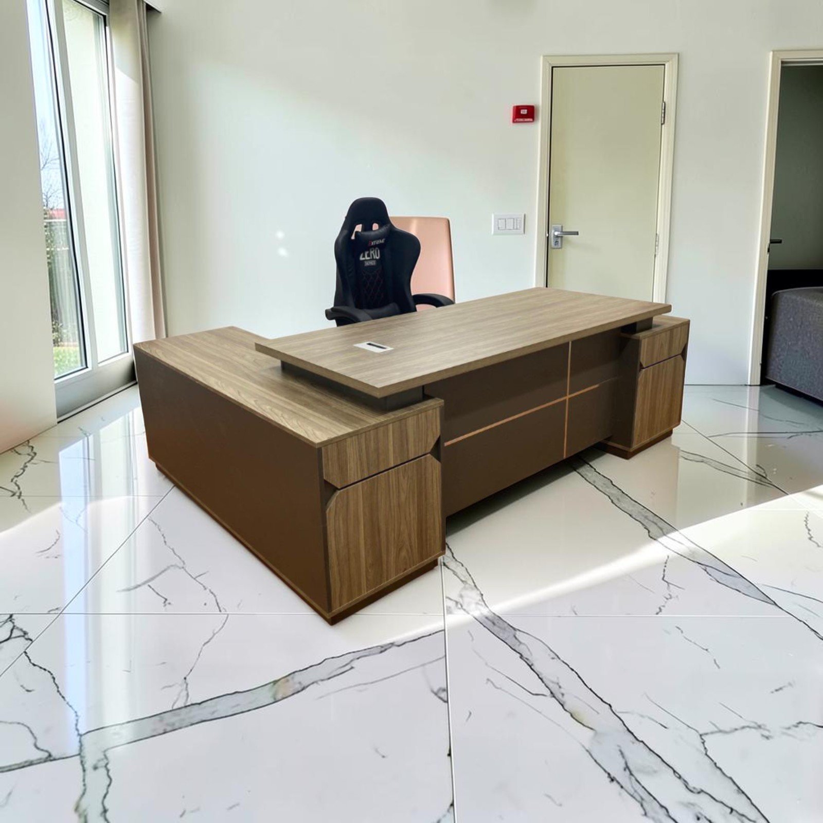 Showroom bàn giám đốc gỗ tự nhiên Nội Thất Thái Bình (1)