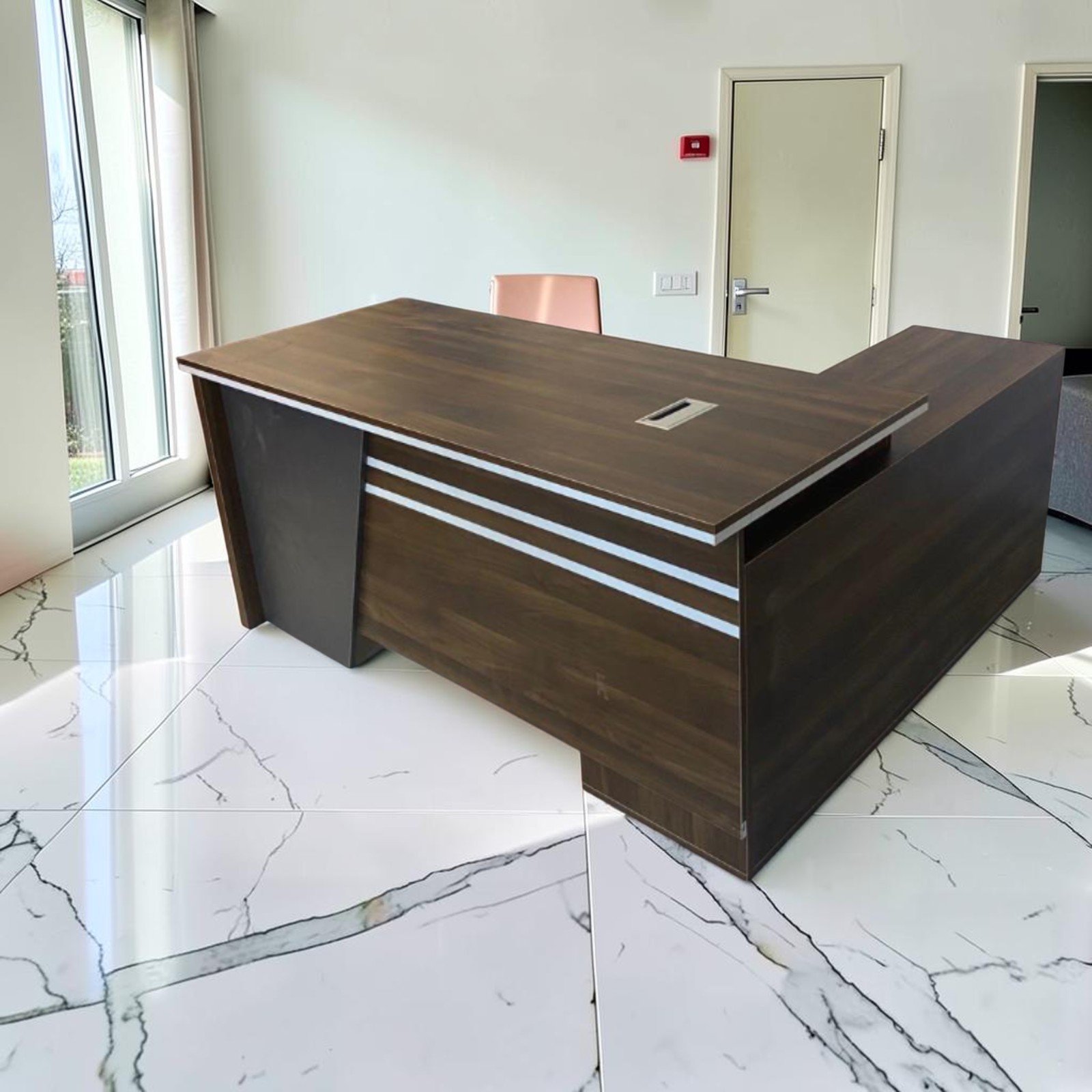 Showroom bàn giám đốc gỗ tự nhiên Nội Thất Thái Bình (1)