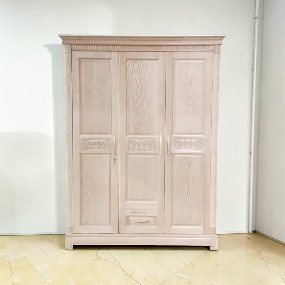 Tủ quần áo gỗ tự nhiên âm tường thiết kế tối giản