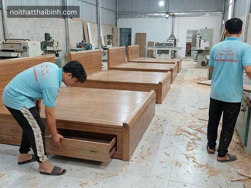Giường ngủ gỗ tự nhiên tại xưởng mộc nội thất Thái Bình