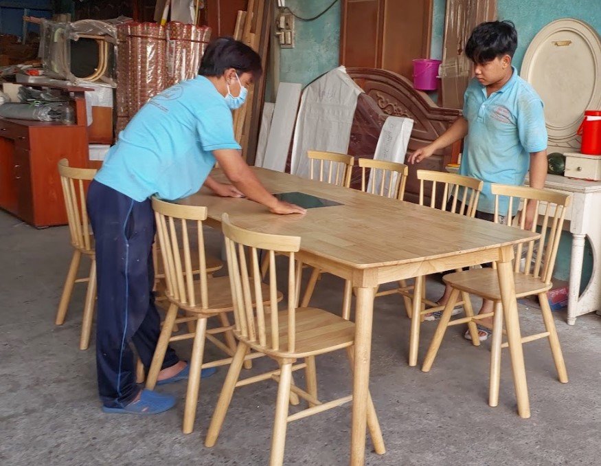 Bàn ăn gỗ cao su giá rẻ