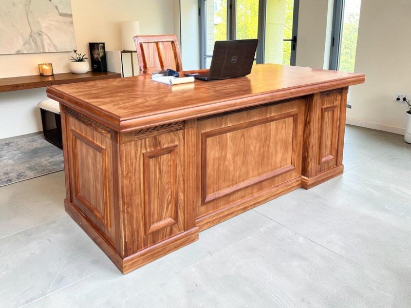 Bàn làm việc gỗ tự nhiên giao lắp tận nơi cho khách Quận 10