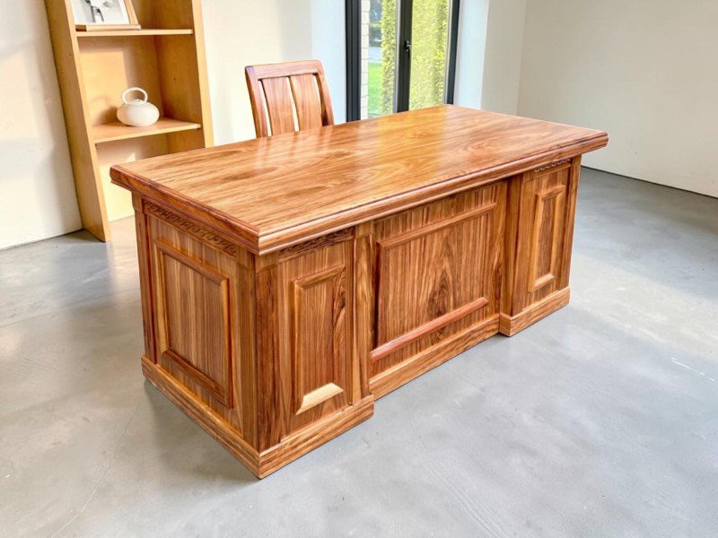 Bàn làm việc gỗ tự nhiên bán tại Quận 10 kiểu hiện đại