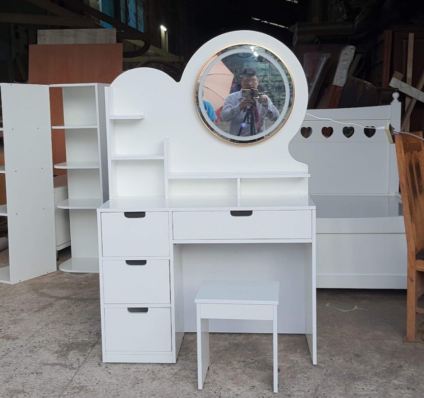 Bàn trang điểm gỗ công nghiệp