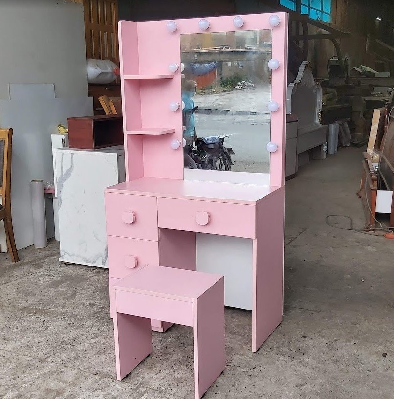 Bàn trang điểm gỗ công nghiệp tại TPHCM