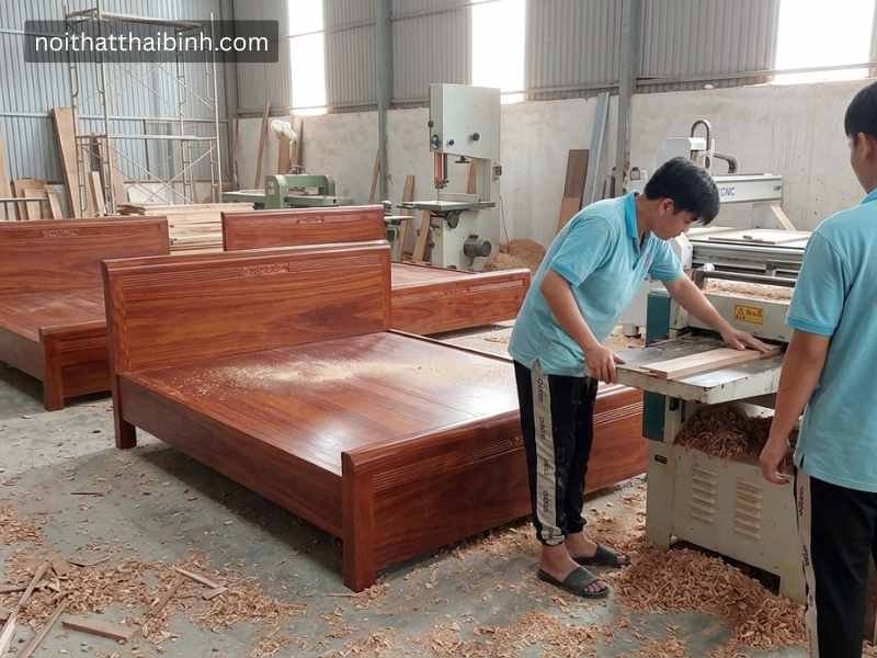 Giường ngủ gỗ tự nhiên vân cẩm Giường ngủ gỗ tự nhiên tại xưởng mộc nội thất Thái Bình