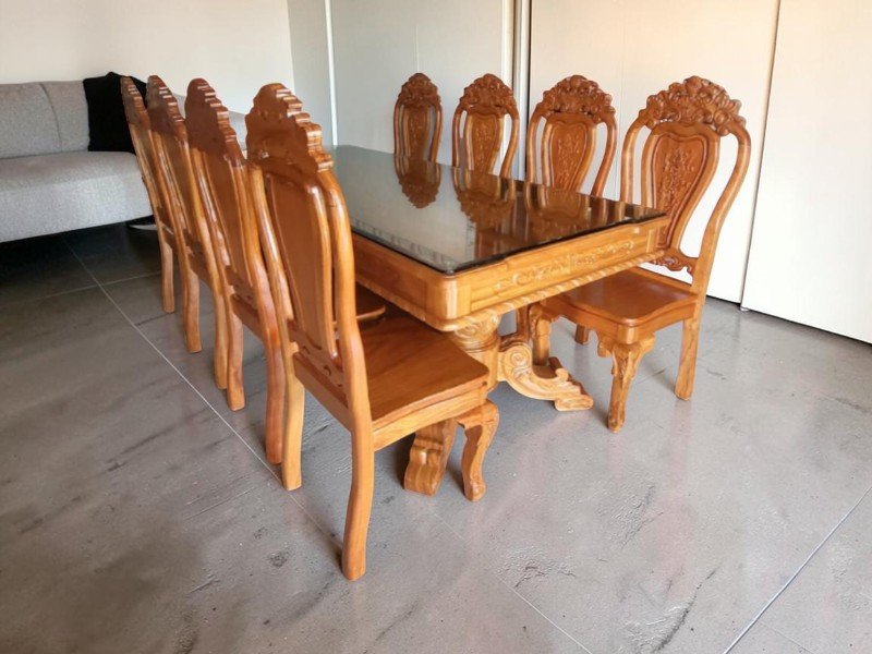 5 lời khuyên mua bàn ăn gỗ tiết kiệm chi phí Bàn ăn gỗ thiết kế đơn giản tại xưởng, minh họa cho lời khuyên ưu tiên độ bền chắc