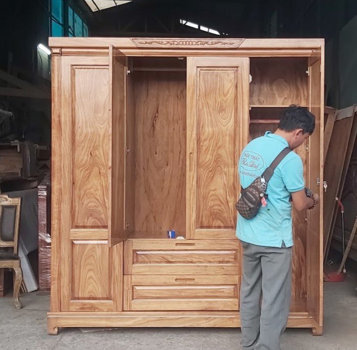 Tủ quần áo gỗ tự nhiên đóng theo yêu cầu tại xưởng Thái Bình