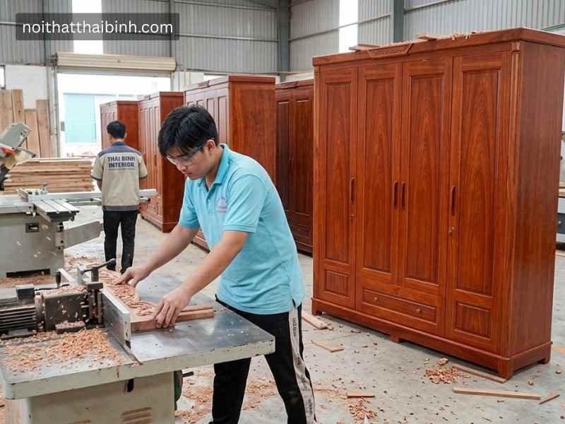 Tủ quần áo gỗ tự nhiên 4 cánh cao cấp Tủ quần áo gỗ tự nhiên tại xưởng mộc