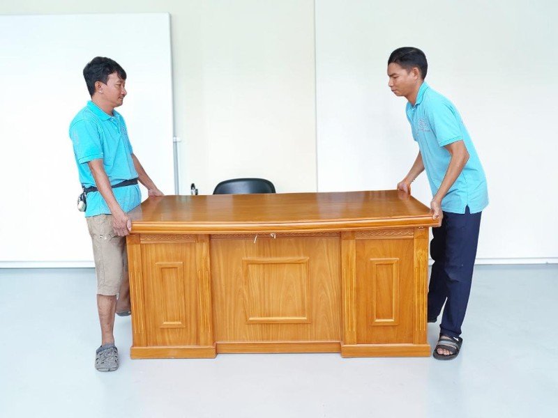 Bàn giám đốc gỗ tự nhiên sang trọng và đẳng cấp bàn giám đốc gỗ đẹp bền bố trí phòng làm việc hợp phong thủy
