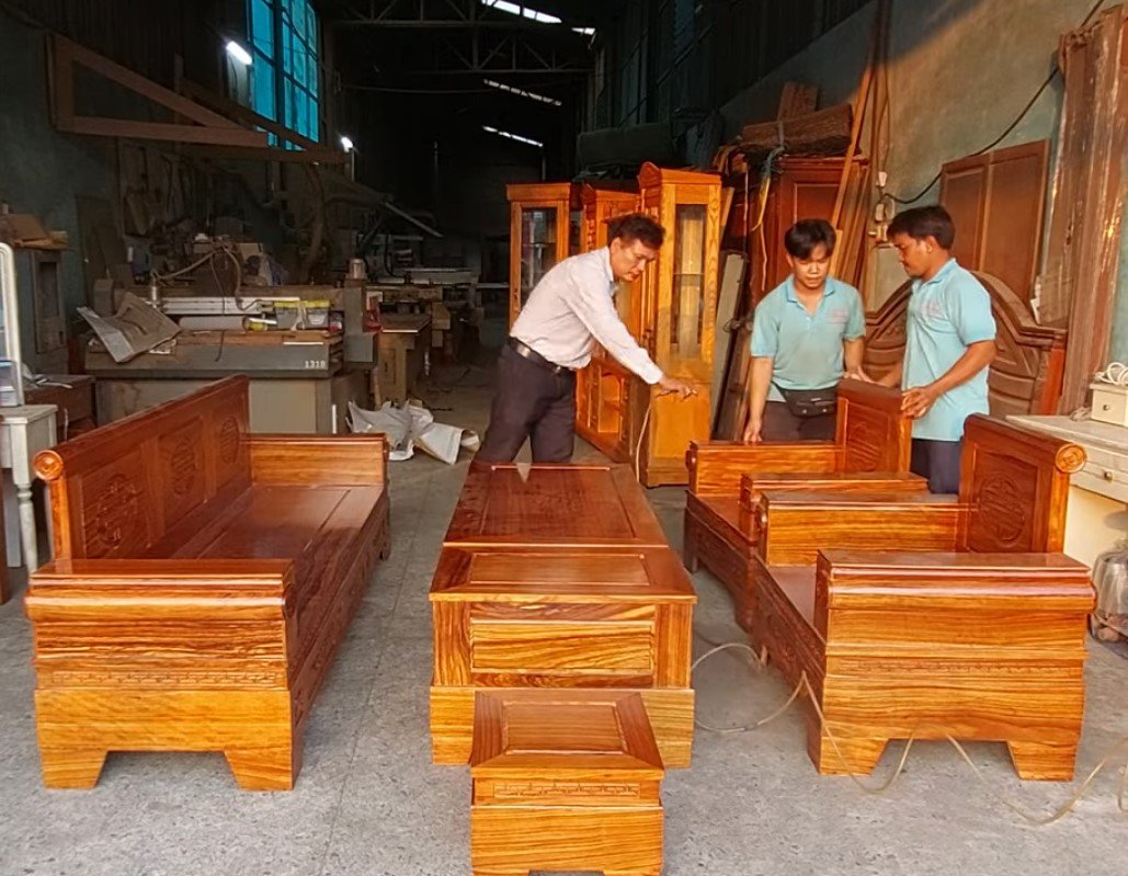 Bàn ghế salon gỗ phòng khách MS 3473 Bộ salon gỗ sồi tự nhiên đặt trong phòng khách rộng