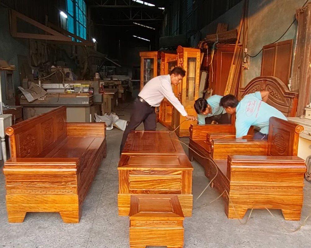 Bàn ghế salon gỗ phòng khách MS 3473 Chi tiết chân tiện tay vịn bộ ghế gỗ phòng khách