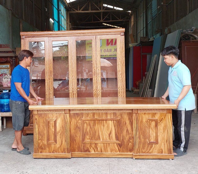 Toàn cảnh bàn giám đốc gỗ tự nhiên MS 3255 tại xưởng Thái Bình